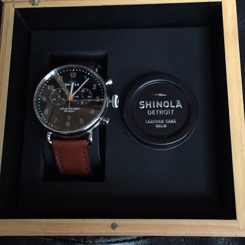 Shinola men’s Canfield Chrono watch leather band